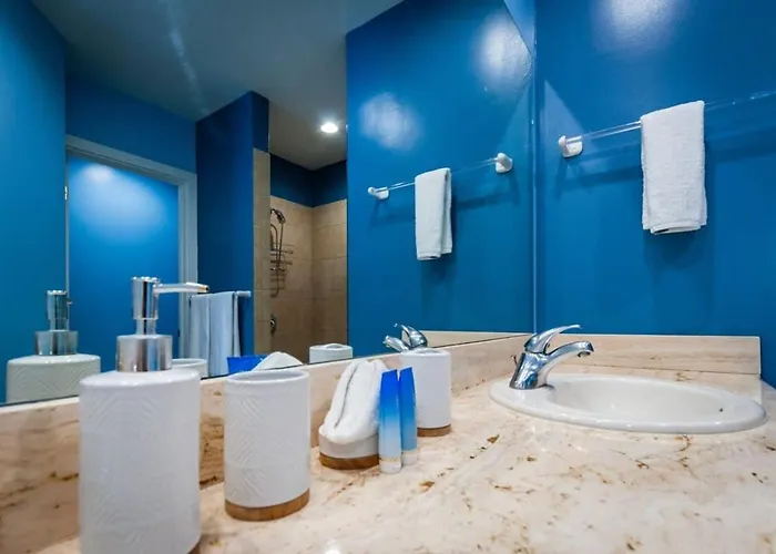 Сasa de vacaciones Nicely Decorated Ground-floor Unit In Front Of Pool At Pacifico In *