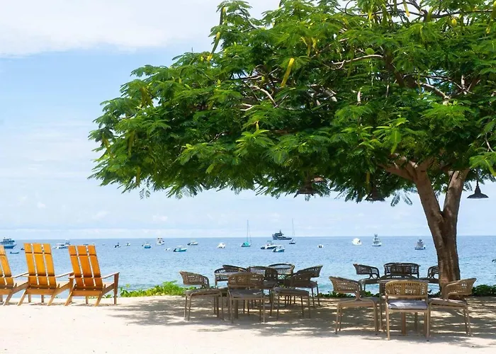 Сasa de vacaciones Nicely Decorated Ground-floor Unit In Front Of Pool At Pacifico In *