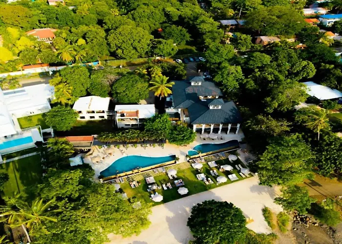 Nicely Decorated Ground-floor Unit In Front Of Pool At Pacifico In Сasa de vacaciones