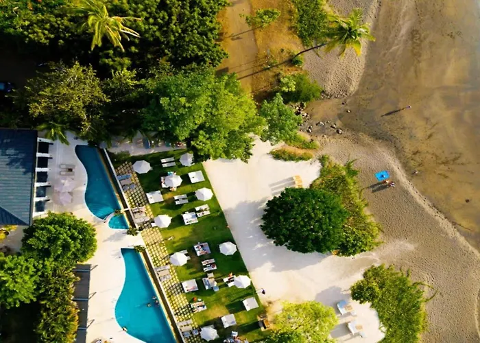 Сasa de vacaciones Nicely Decorated Ground-floor Unit In Front Of Pool At Pacifico In Coco